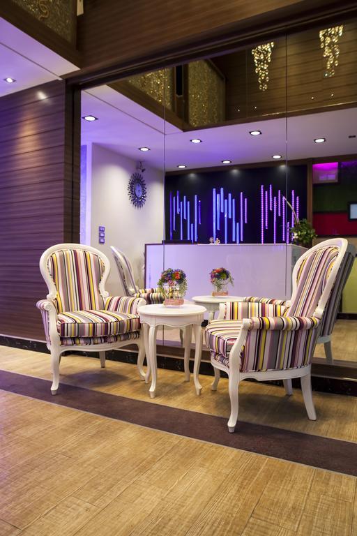 Eleven Avenue Suites Bangkok Exterior foto