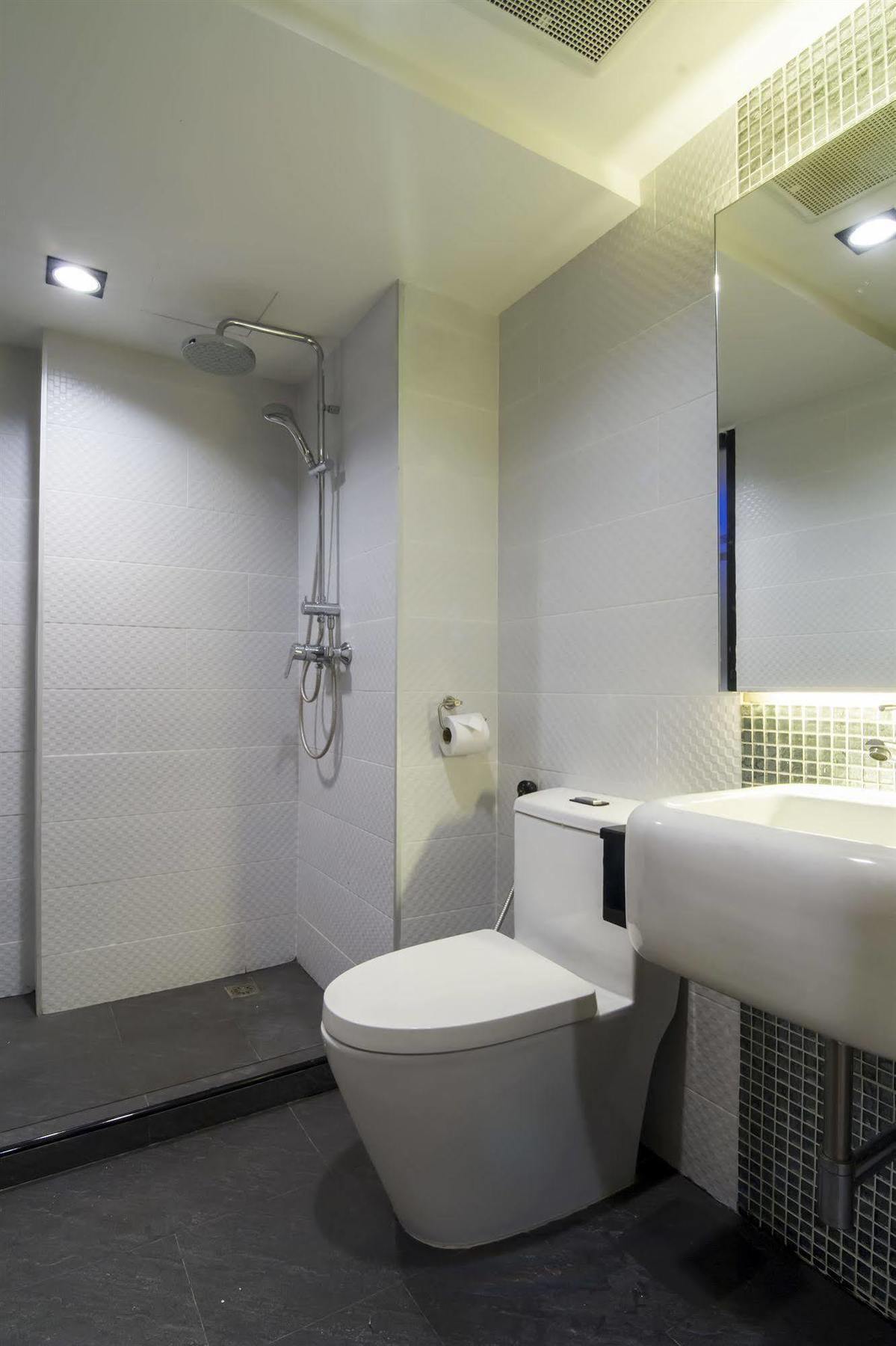 Eleven Avenue Suites Bangkok Exterior foto