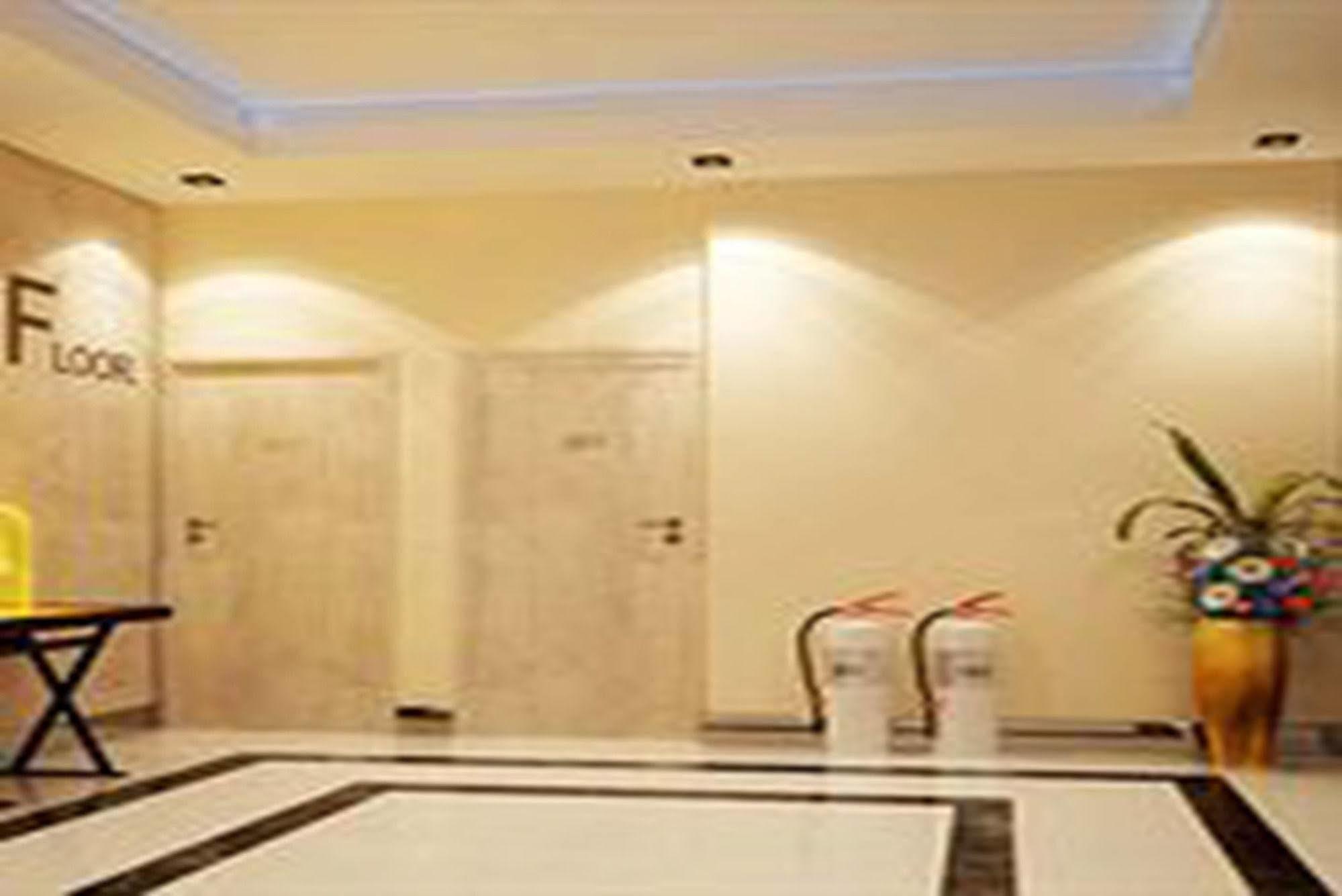 Eleven Avenue Suites Bangkok Exterior foto