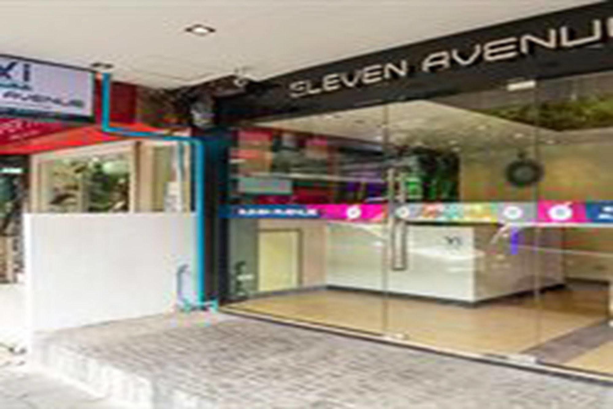Eleven Avenue Suites Bangkok Exterior foto