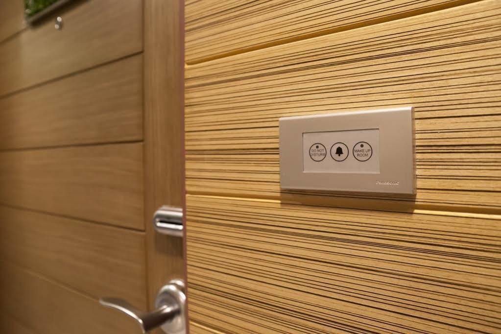 Eleven Avenue Suites Bangkok Exterior foto